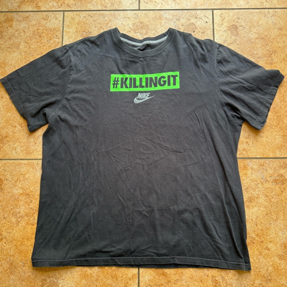 Nike Men's Gray T-Shirt with Green Print